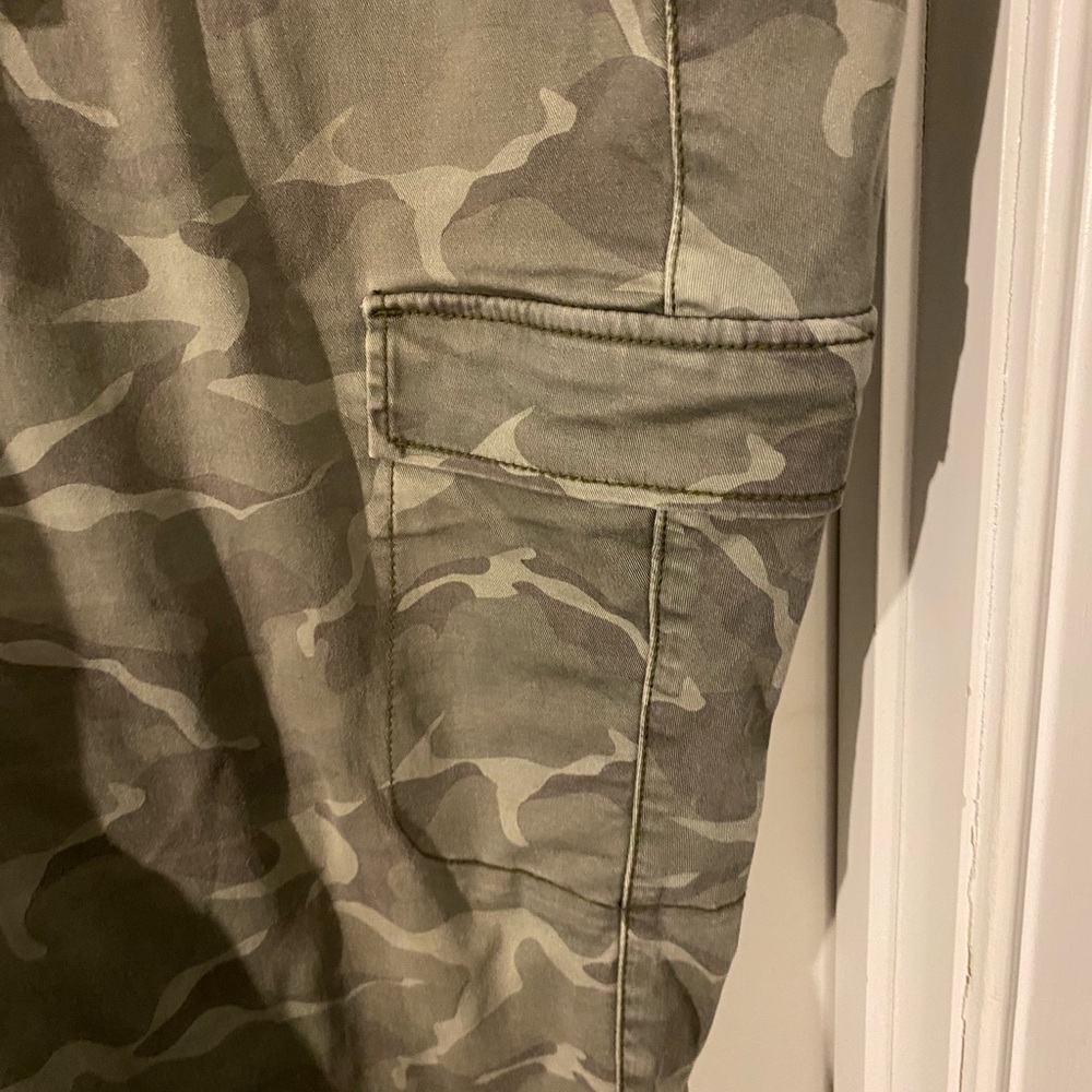 torrid Feel the Fit Olive Green Camo Cargo Pants - Utility Style - Picture 3 of 7